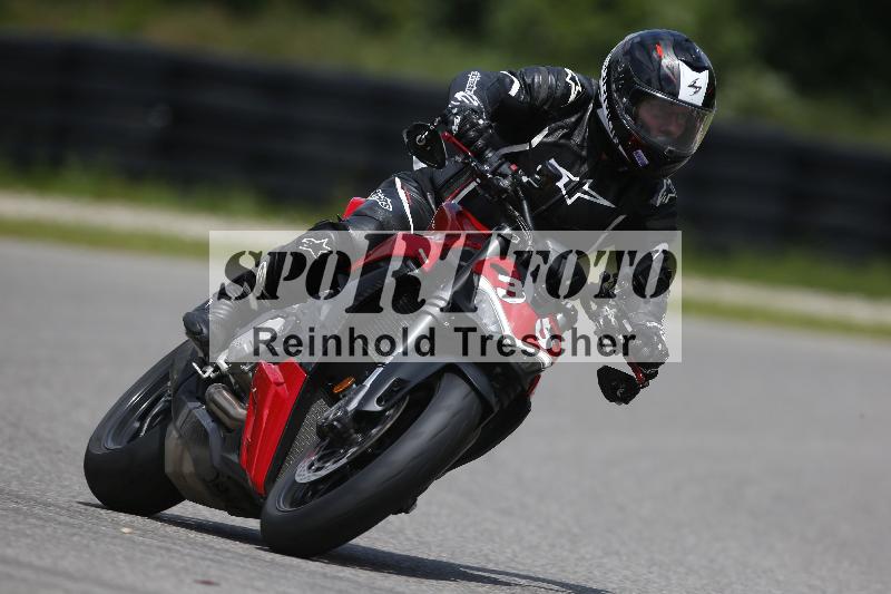 /Archiv-2024/29 12.06.2024 MOTO.CH Track Day ADR/Gruppe blau/35